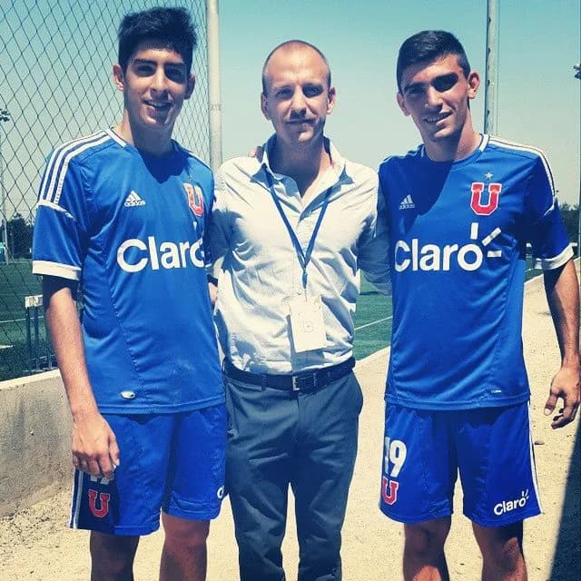 Jugadores de Roma probándose en Universidad de Chile.